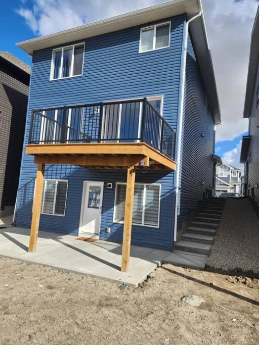 Brand New Luxury Walk-Out Suite - Calgary Exterior photo